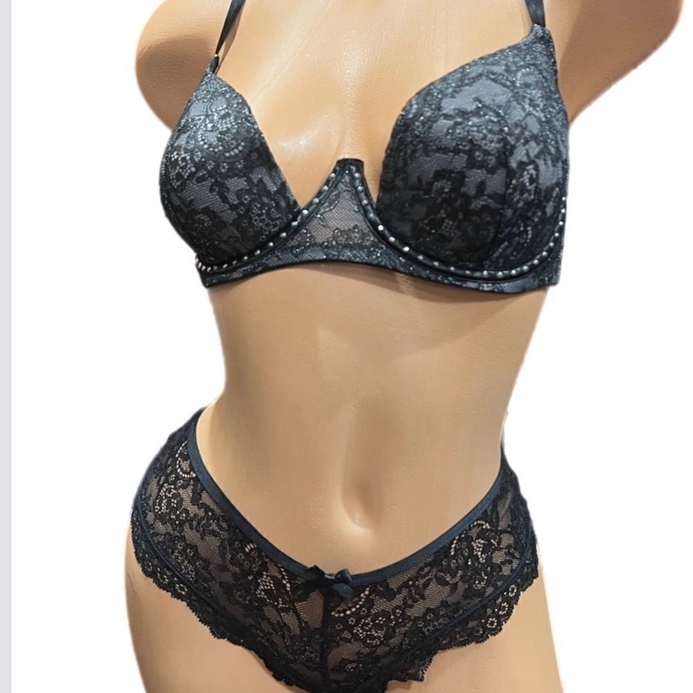 Victorias Secret Very Sexy Set Rhinestone Lined Balconet lace bra & Cheeky Black
